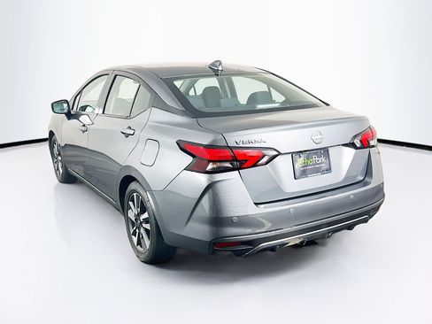 Used 2025 Nissan Versa SV FWD image 5