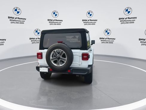 Used 2018 Jeep Wrangler Unlimited Sahara AWD/4WD image 7