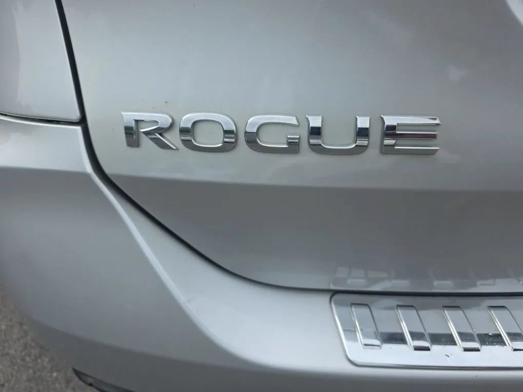 Used 2017 Nissan Rogue SV w/ SV Premium Package AWD/4WD image 17