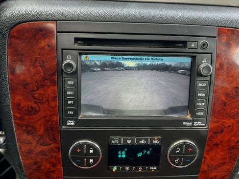 Used 2011 Chevrolet Avalanche LTZ AWD/4WD image 19