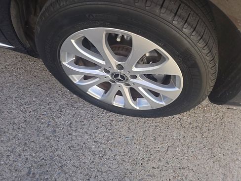 Used 2017 Mercedes-Benz E 300 4MATIC image 11