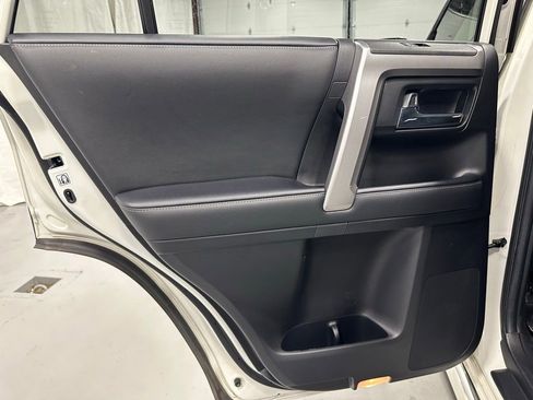 Used 2020 Toyota 4Runner Limited AWD/4WD image 39