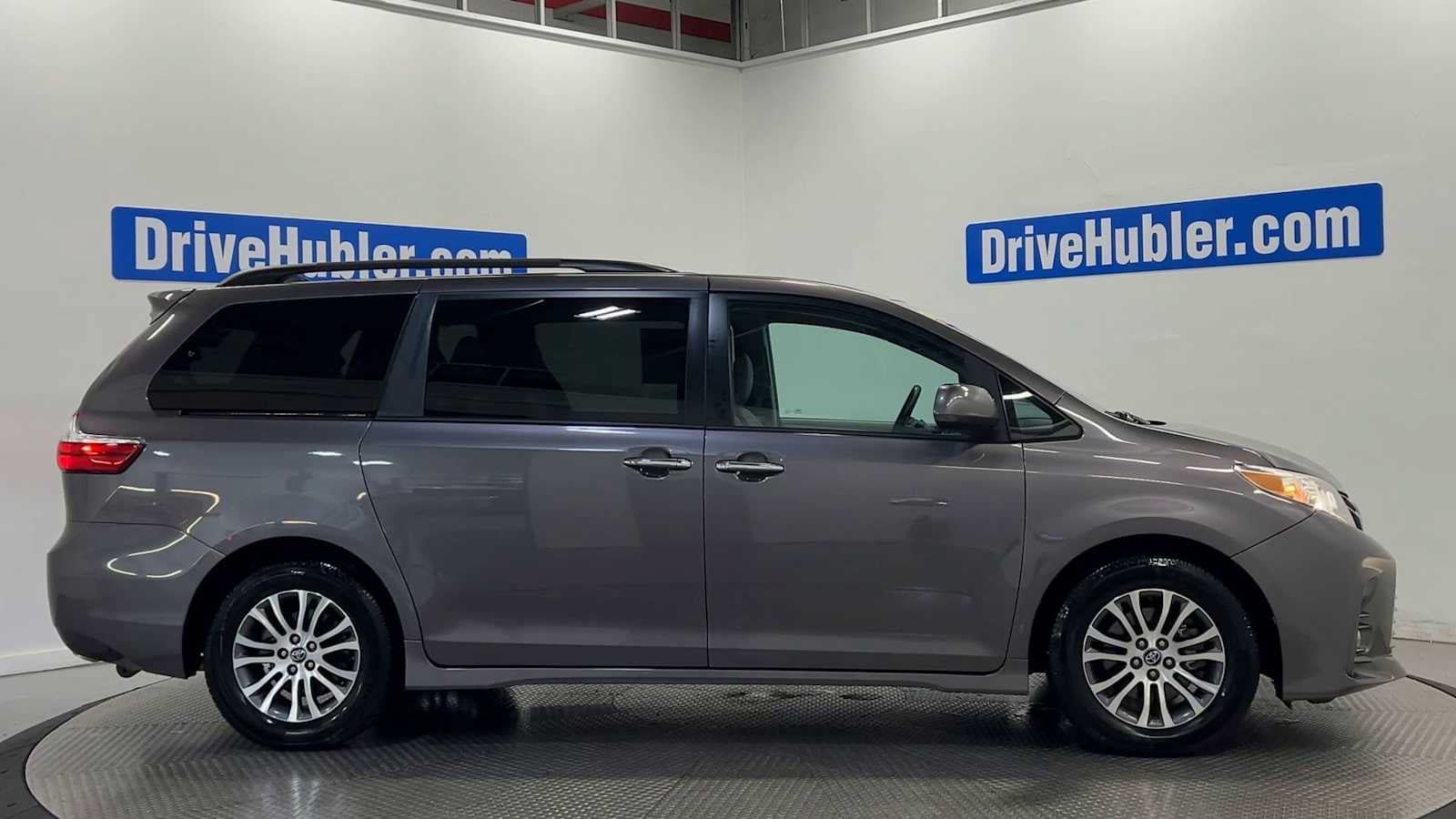Used 2019 Toyota Sienna XLE w/ XLE Navigation Package FWD image 9