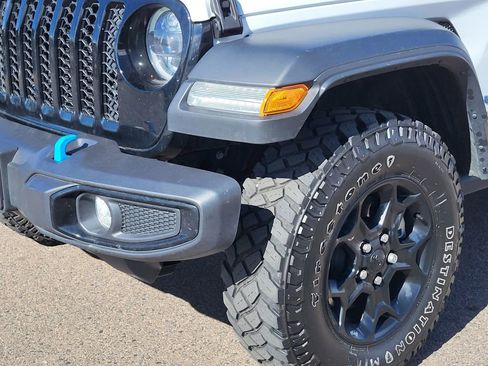 Used 2023 Jeep Wrangler Unlimited w/ Sun & Screen Package image 9