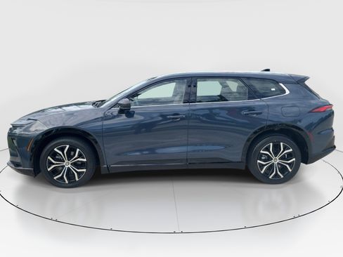 Certified 2025 Toyota Crown Signia AWD/4WD image 4