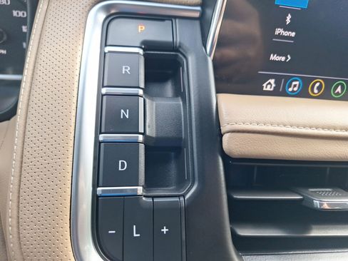 Used 2021 Chevrolet Tahoe Premier AWD/4WD image 23
