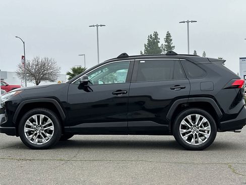 Used 2023 Toyota RAV4 XLE Premium image 9