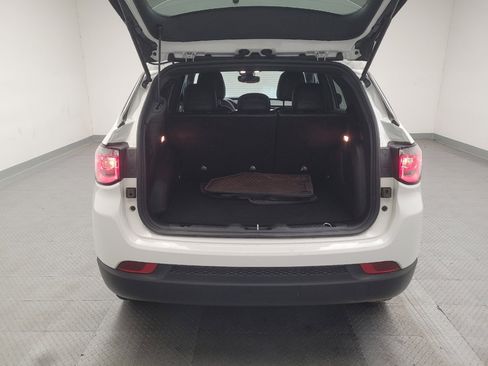 Used 2025 Jeep Compass Latitude w/ Sun & Sound Group AWD/4WD image 29
