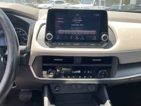 Used 2025 Nissan Rogue SV FWD image 14