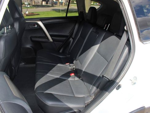 Used 2014 Toyota RAV4 Limited w/ Technology Package AWD/4WD image 31