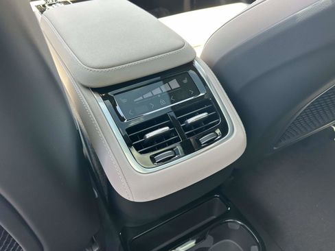New 2026 Volvo XC90 B6 Plus w/ Protection Package Premier AWD/4WD image 17