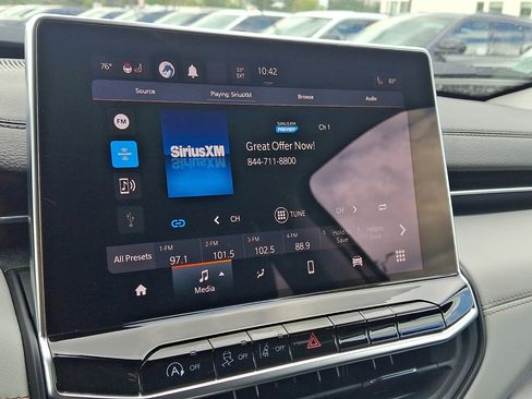 Used 2022 Jeep Compass Limited image 28