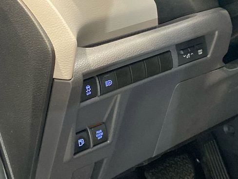 Used 2023 Toyota Sienna LE FWD image 18
