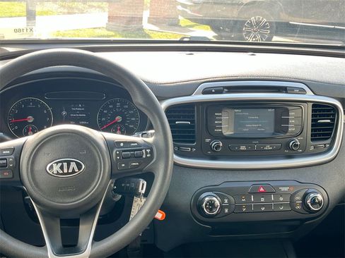 Used 2018 Kia Sorento L image 31