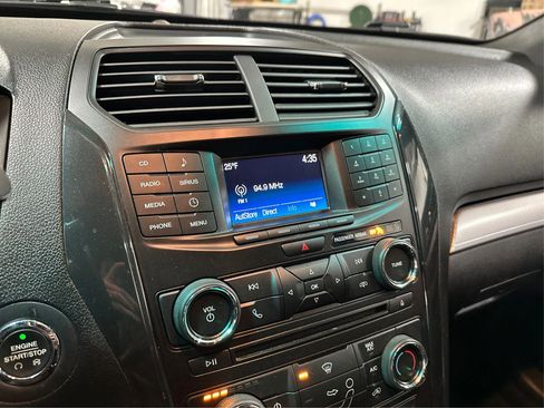 Used 2017 Ford Explorer XLT image 26