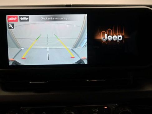 Used 2024 Jeep Gladiator Mojave AWD/4WD image 4