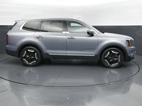 Used 2025 Kia Telluride S FWD image 6
