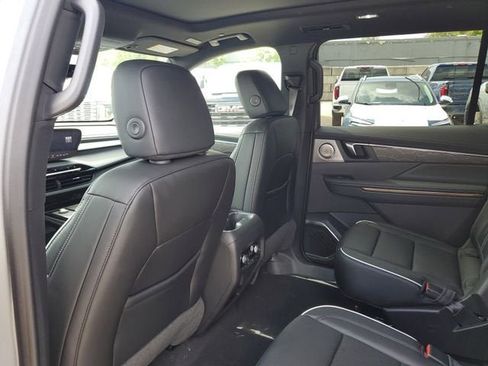 New 2026 Buick Enclave Avenir w/ Super Cruise Package FWD image 10