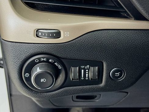 Used 2016 Jeep Cherokee 75th Anniversary AWD/4WD image 9