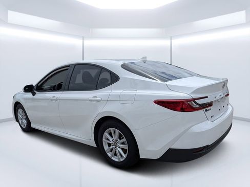 Used 2025 Toyota Camry LE FWD image 5