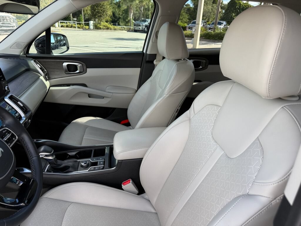 Used 2023 Kia Sorento EX w/ Panoramic Sunroof Package FWD image 21