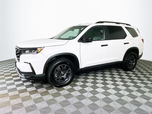 Used 2023 Honda Pilot TrailSport image 4