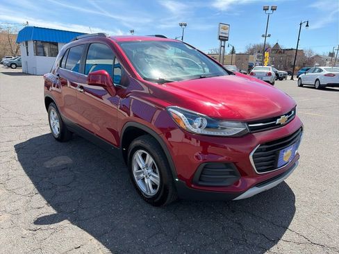 Used 2019 Chevrolet Trax LT w/ LT Convenience Package AWD/4WD image 3