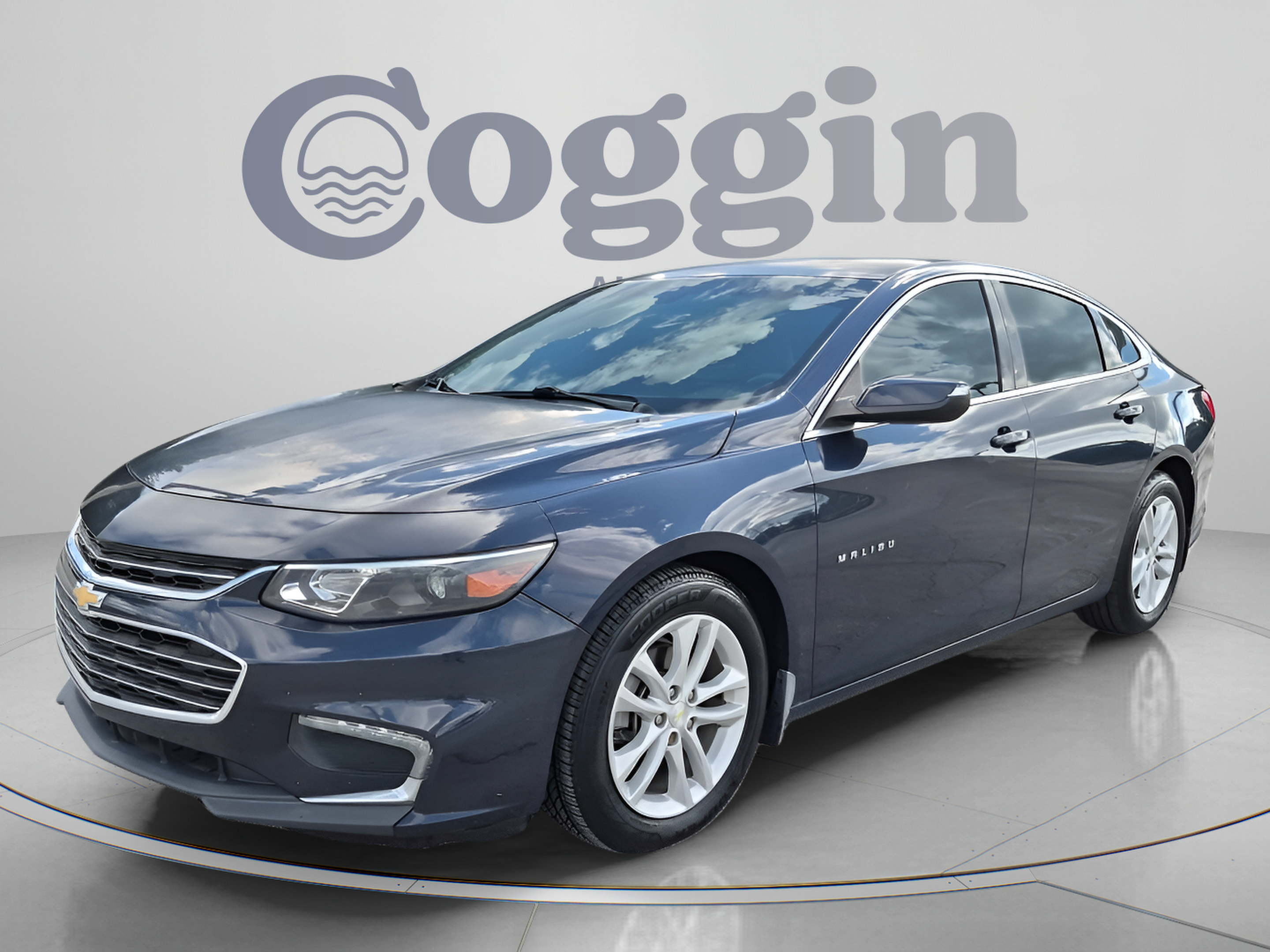 Used 2018 Chevrolet Malibu LT w/ Leather Package FWD image 2