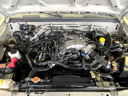 Used 2001 Nissan Frontier SE image 27