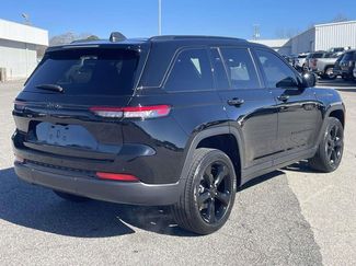 Used 2024 Jeep Grand Cherokee Altitude video 3