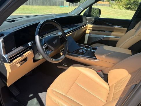 Used 2025 Cadillac Escalade IQ Luxury 2 AWD/4WD image 9