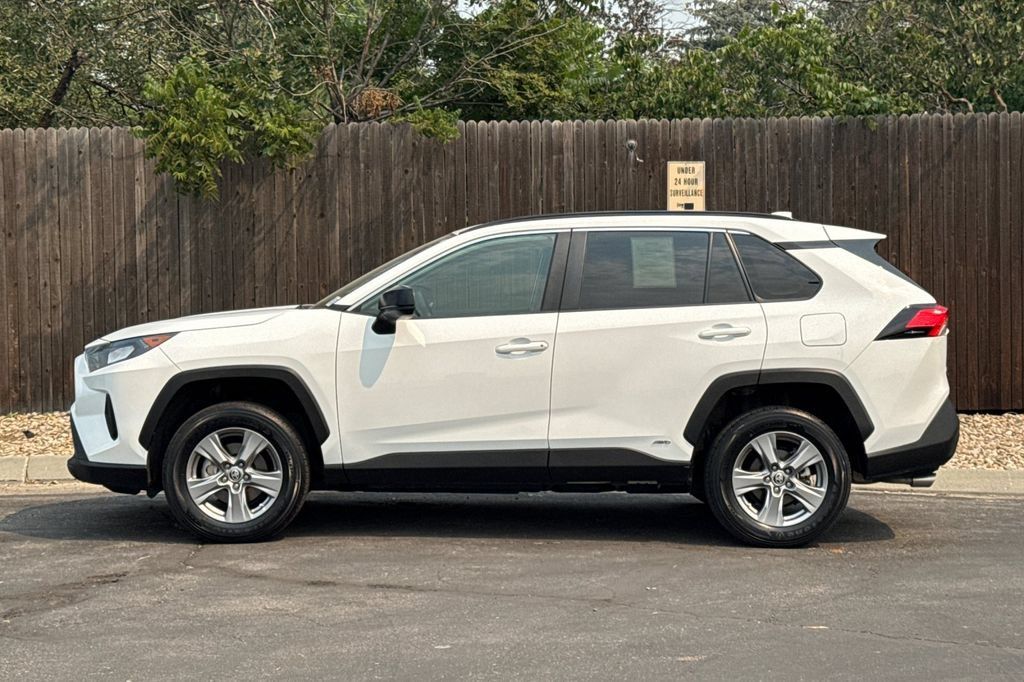Used 2022 Toyota RAV4 LE AWD/4WD image 10
