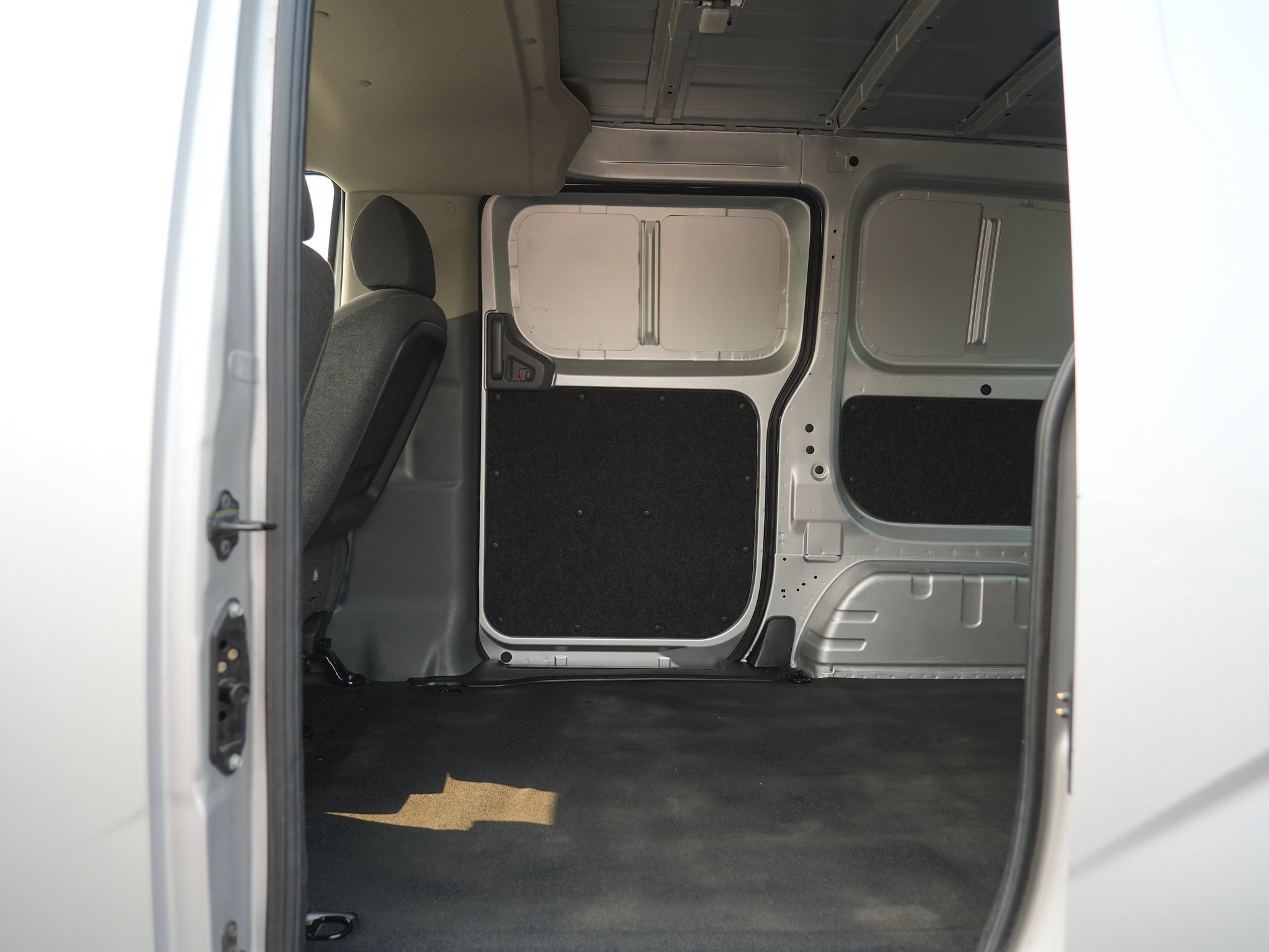 Used 2017 Chevrolet City Express LT w/ Technology Package FWD image 19