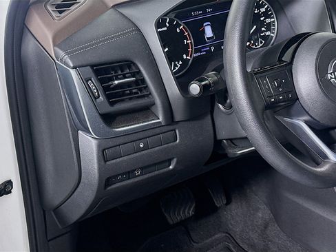 Used 2023 Nissan Rogue SV image 17