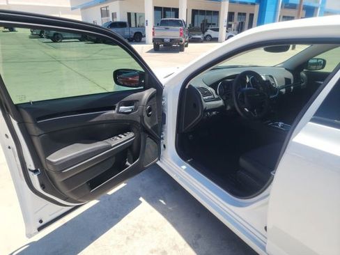 Used 2023 Chrysler 300 Touring w/ Sport Appearance Package RWD image 17