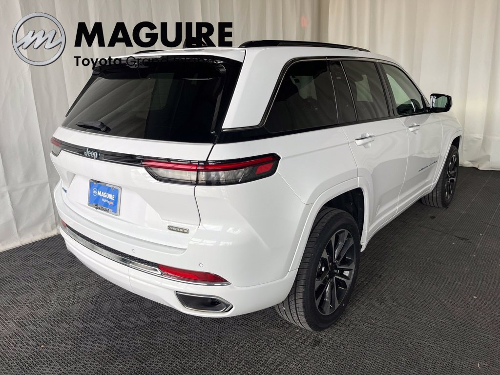 Used 2023 Jeep Grand Cherokee Overland w/ Luxury Tech Group IV AWD/4WD image 33