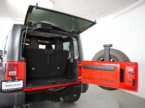 Used 2016 Jeep Wrangler Sport image 31