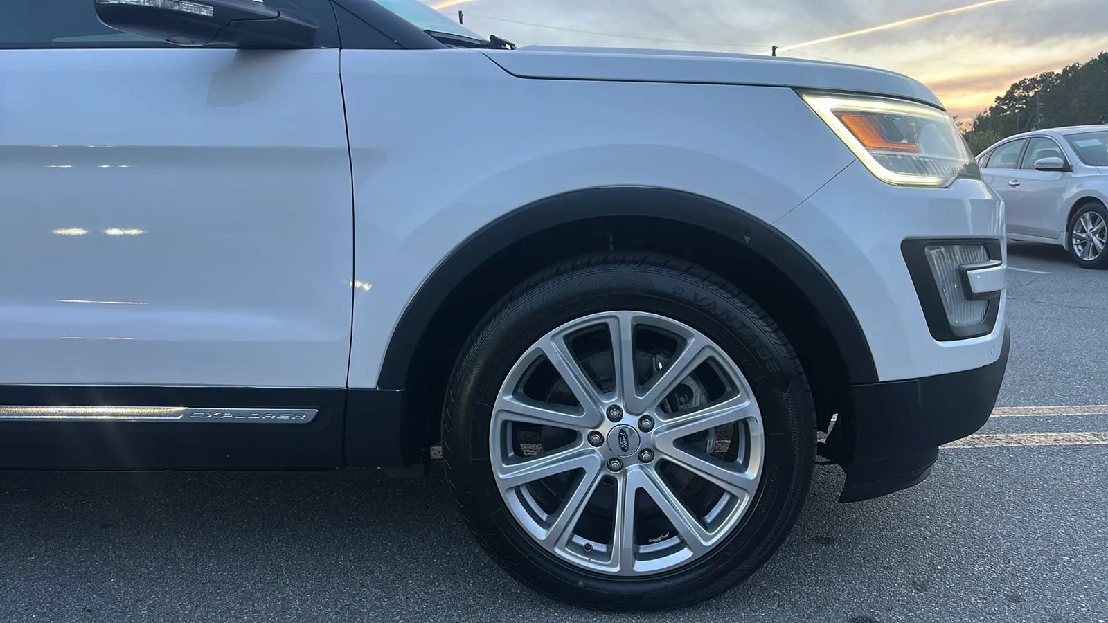 Used 2016 Ford Explorer Limited FWD image 11
