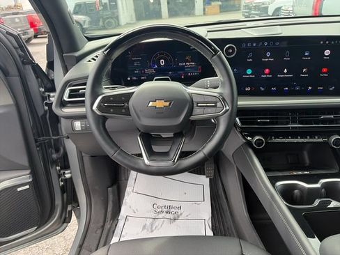 Used 2025 Chevrolet Traverse LT w/ Enhanced Driving Package AWD/4WD image 13