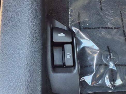 Used 2022 Toyota Corolla LE image 16