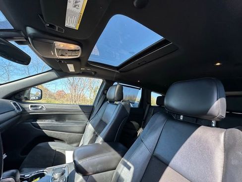 Used 2022 Jeep Grand Cherokee Laredo X image 27