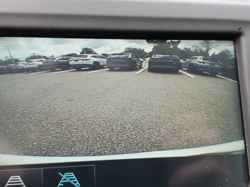 Used 2018 Chevrolet Equinox LT FWD image 26