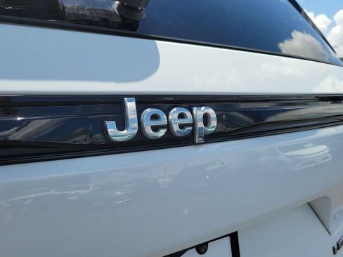 Used 2023 Jeep Grand Cherokee Limited AWD/4WD image 33