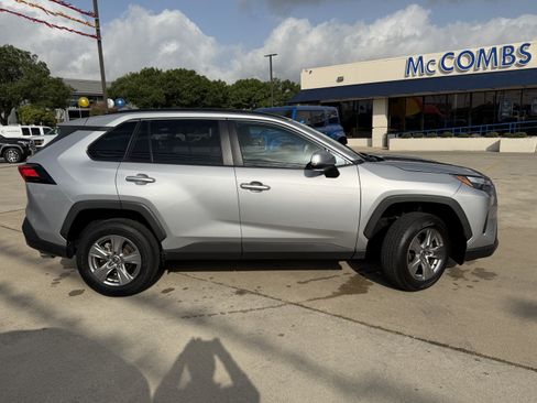 Used 2024 Toyota RAV4 XLE FWD image 4