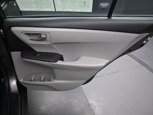 Used 2015 Toyota Camry SE image 31