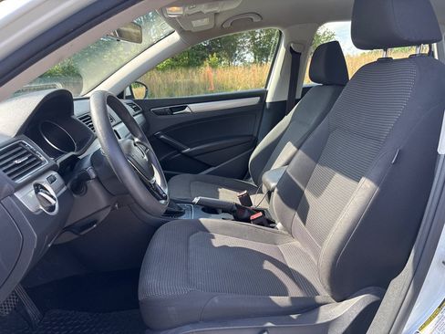 Used 2018 Volkswagen Passat 2.0T S w/ Driver Assistance Package FWD image 9