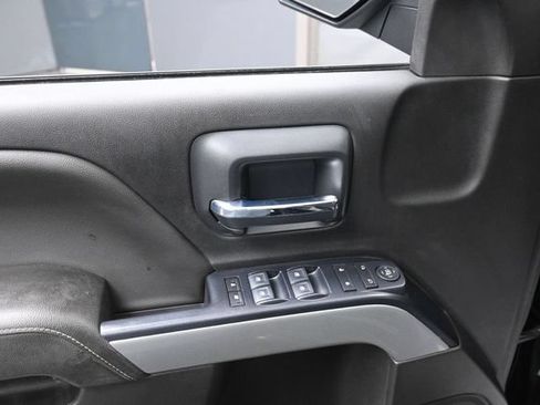 Used 2018 Chevrolet Silverado 1500 LT w/ Midnight Edition AWD/4WD image 8