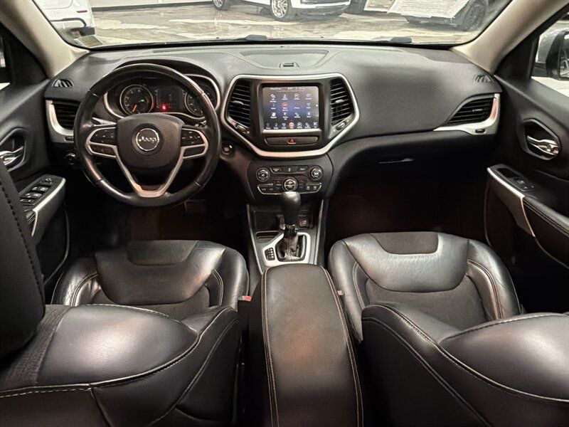 Used 2018 Jeep Cherokee Latitude Plus w/ Comfort/Convenience Group FWD image 37