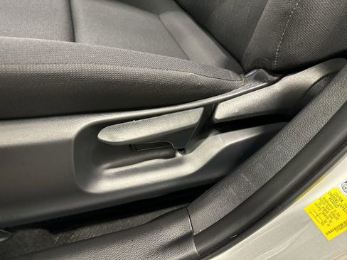 Used 2025 Toyota Corolla LE image 20