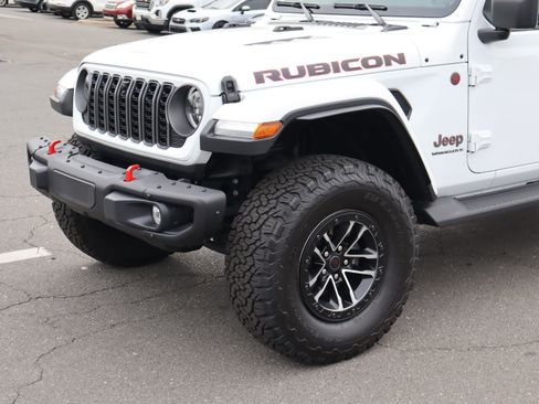 Used 2025 Jeep Wrangler Unlimited Rubicon AWD/4WD image 6
